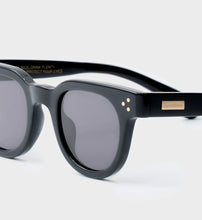 Load image into Gallery viewer, Frame N.04 - Sunglasses - Black / Gold
