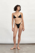 Load image into Gallery viewer, FINE STRAP TRIANGLE TOP - BLACK
