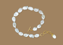 Load image into Gallery viewer, Dhin Oval Necklace
